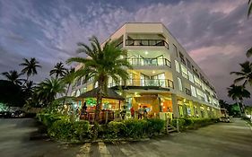 Ramada Suites By Wyndham Seafront Coral Coast